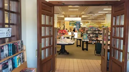 Barnes & Noble, business photo 3